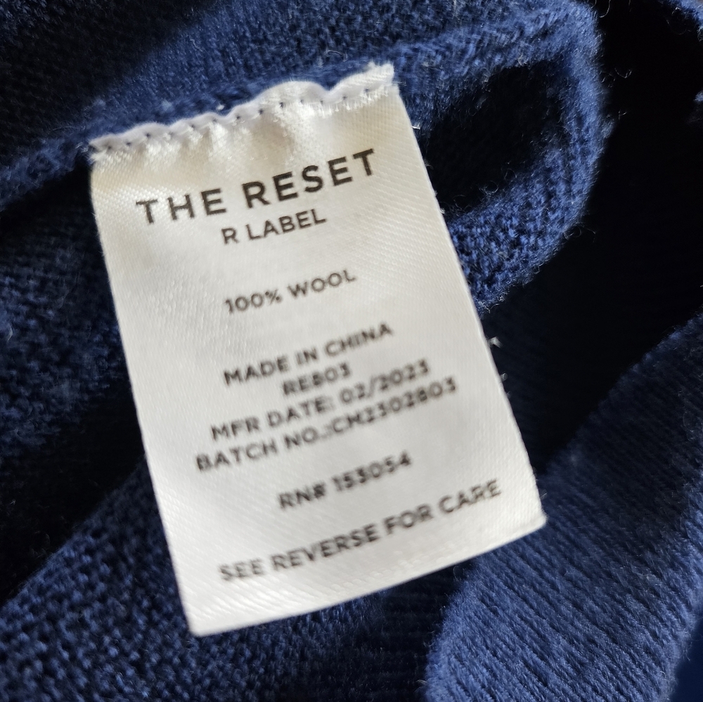 The Reset R Label 100% Wool Navy Blue V-Neck Preppy Oversized Sweater Sz XS- M - Picture 8 of 9
